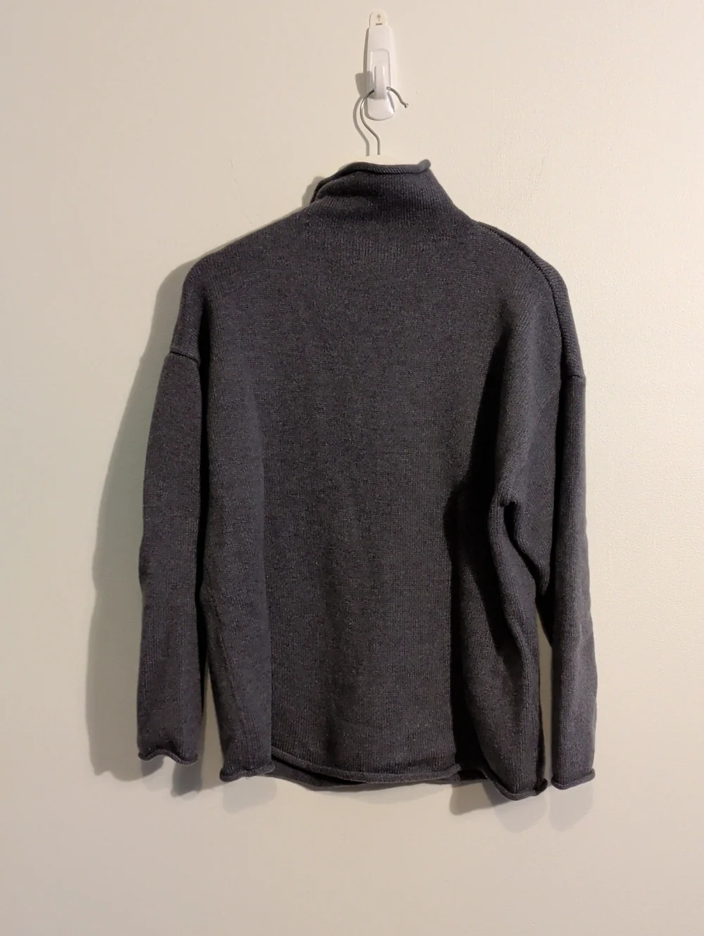 ARITZIA BABATON roll neck merino wool sweater - size medium - Picture 8 of 8